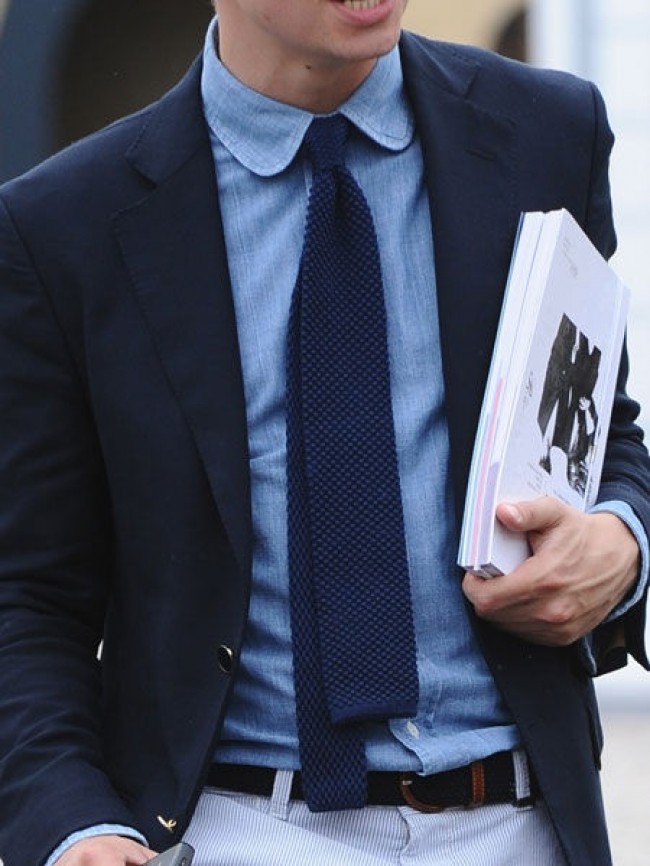 blue-round-collar-knitted-tie-e1367497984440