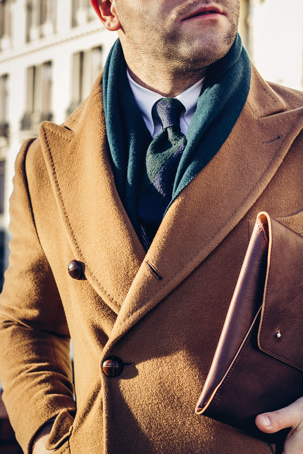 Eleganckie wiązanie szalika nie chroni odpowiednio szyi