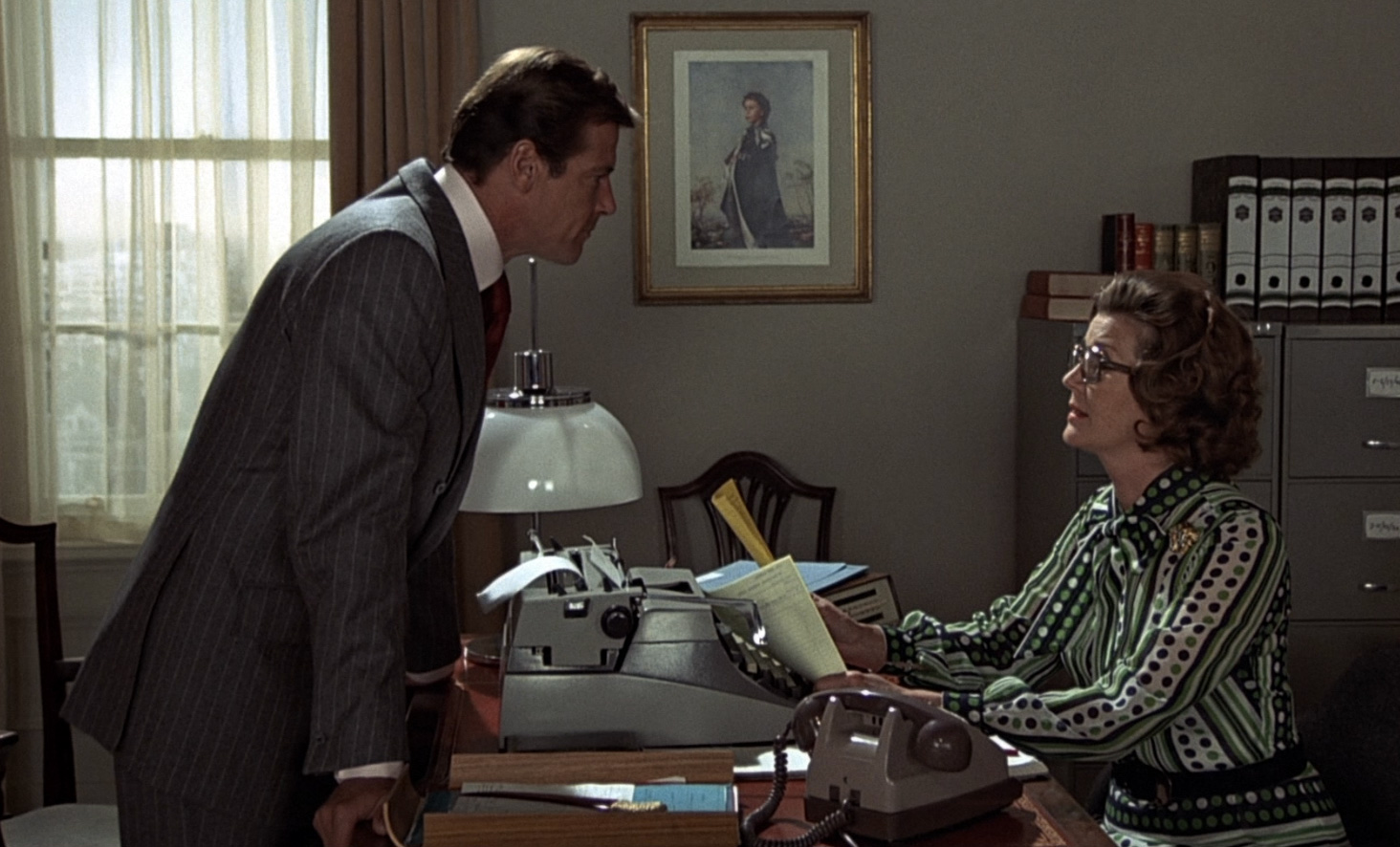 MrVintage pl 5 niezapomnianych stylizacji Rogera Moore'a z Bonda Garnitur flanelowy 3