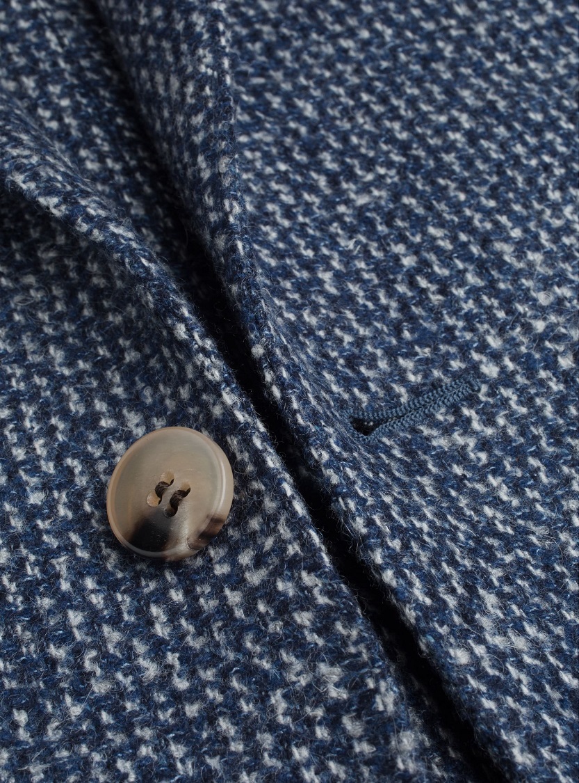 Stylowe wykończenie garnituru a la tweed